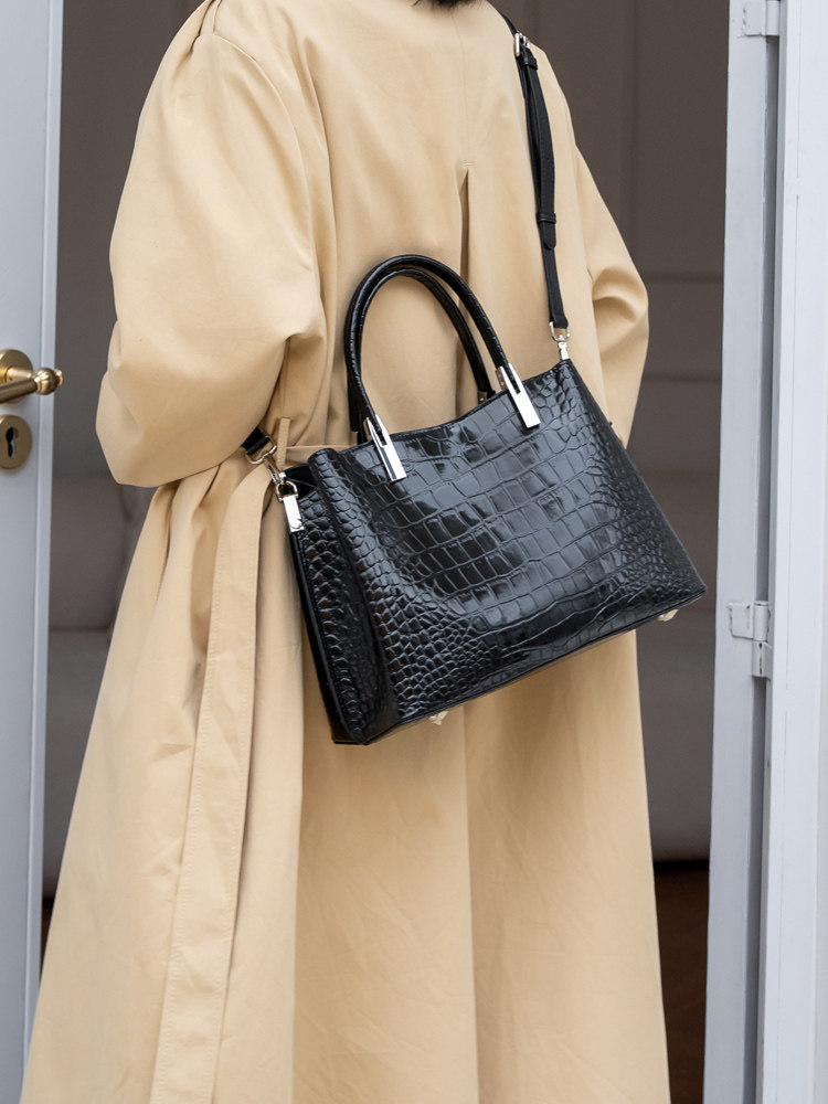 Aidrani Women Crocodile Print  - огляд і ціна Leatherwork Designs